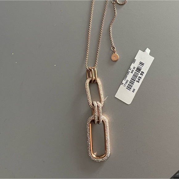 Micheal Kors necklace - Picture 2 of 2